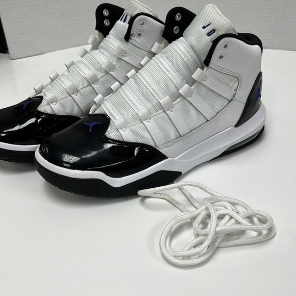 Jordan Max Aura (GS) AQ9214 121 Size 6Y - Picture 9 of 10